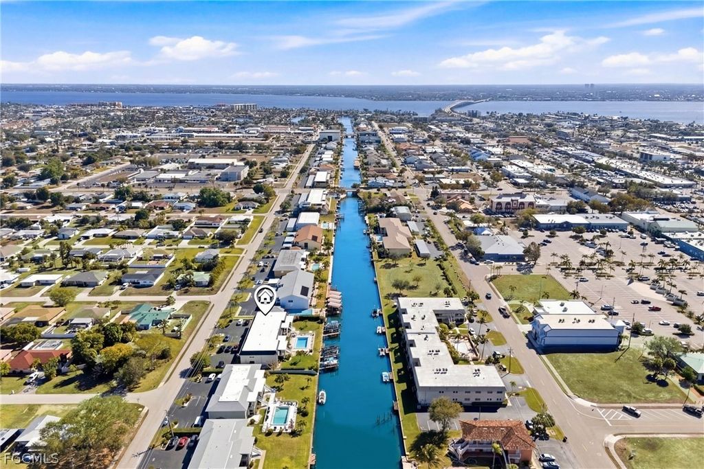 Image 2 of property listing at 1006 SE 46th ST 2C, Cape Coral, FL 33904