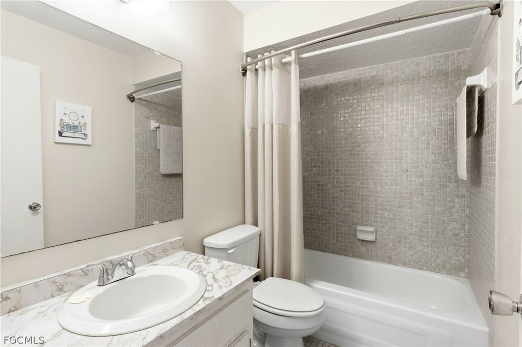 Image 23 of property listing at 1006 SE 46th ST 2C, Cape Coral, FL 33904