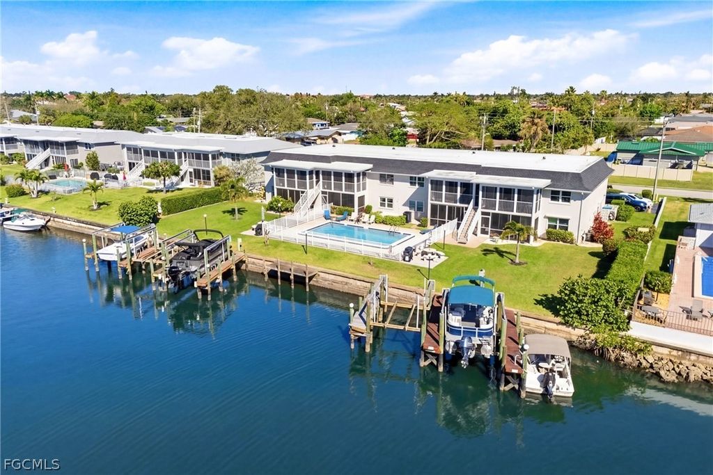 Image 5 of property listing at 1006 SE 46th ST 2C, Cape Coral, FL 33904