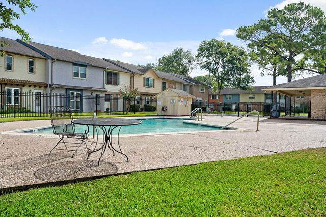 3836 Laura Leigh Drive, Friendswood, TX 77546