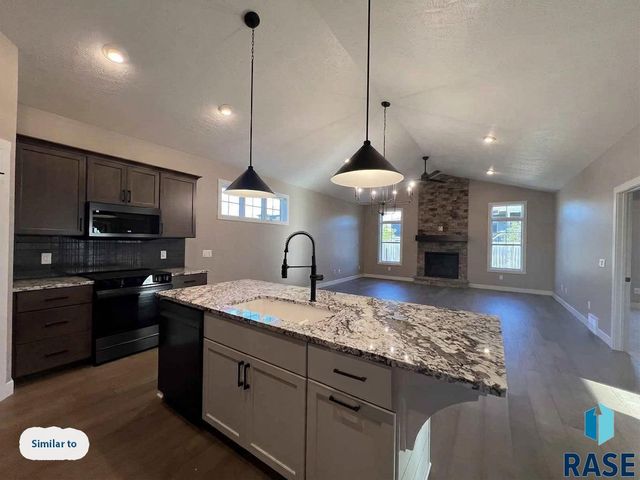 5909 S Huntwood Ave Avenue, Sioux Falls, SD 57108