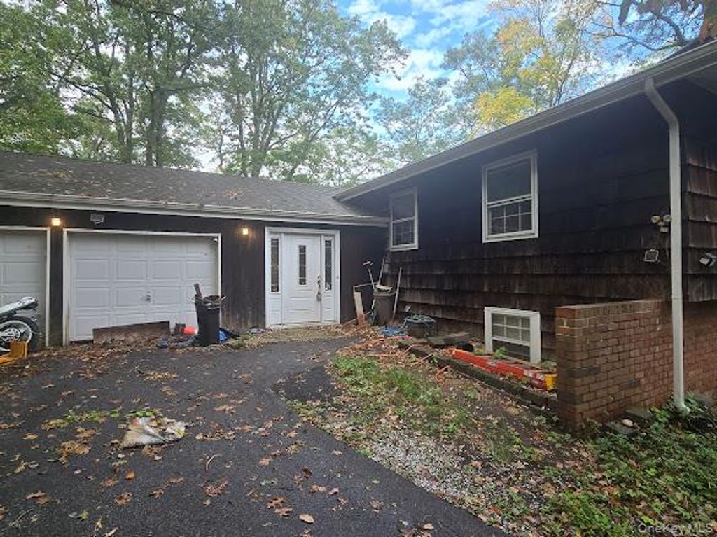 2 Gables Boulevard, East Setauket, NY 11733 — exterior