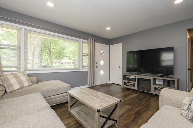4042 S 60th STREET, Milwaukee, WI 53220