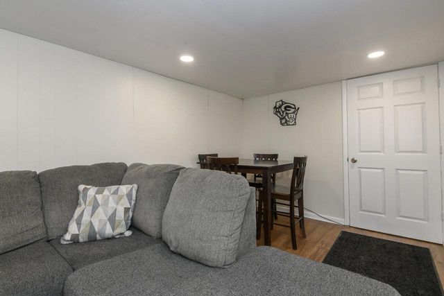 4042 S 60th STREET, Milwaukee, WI 53220