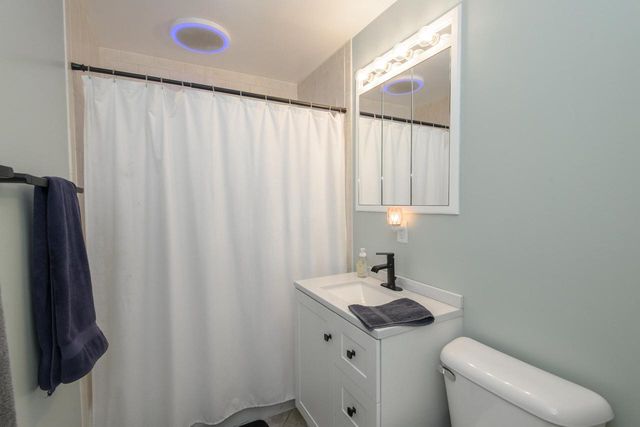 4042 S 60th STREET, Milwaukee, WI 53220