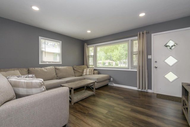 4042 S 60th STREET, Milwaukee, WI 53220