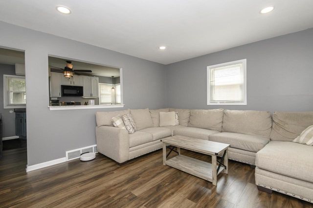 4042 S 60th STREET, Milwaukee, WI 53220