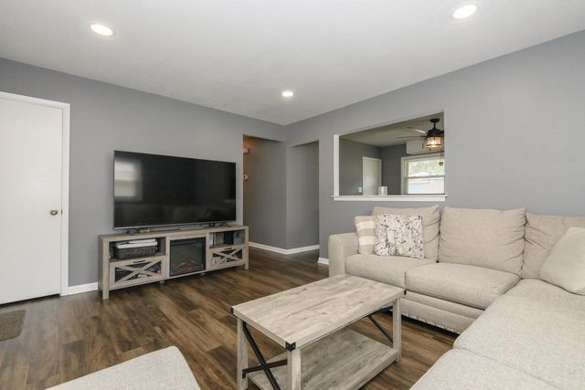 4042 S 60th STREET, Milwaukee, WI 53220