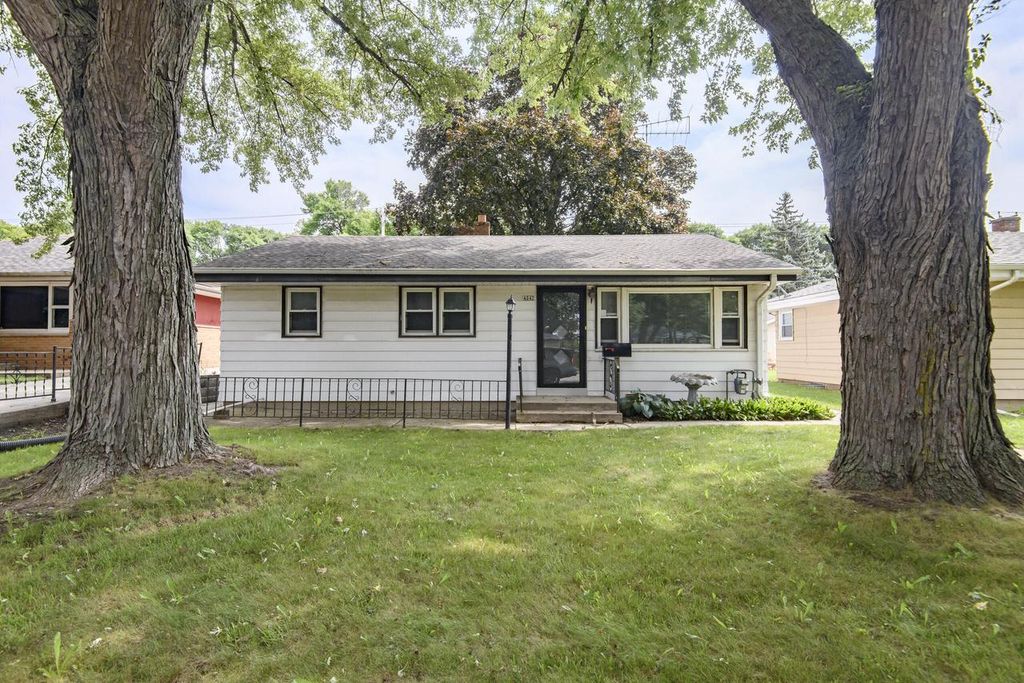 4042 S 60th STREET, Milwaukee, WI 53220