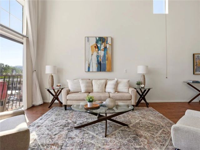 11044 Acama Street 302, Studio City, CA 91602