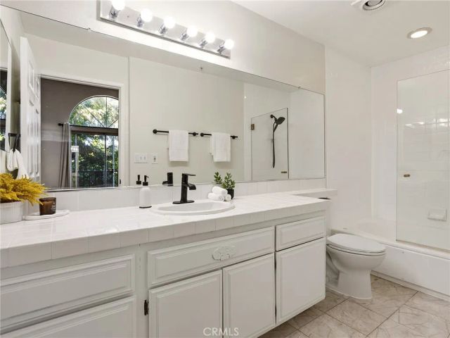 11044 Acama Street 302, Studio City, CA 91602