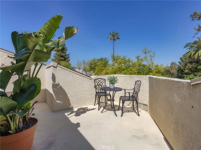 11044 Acama Street 302, Studio City, CA 91602