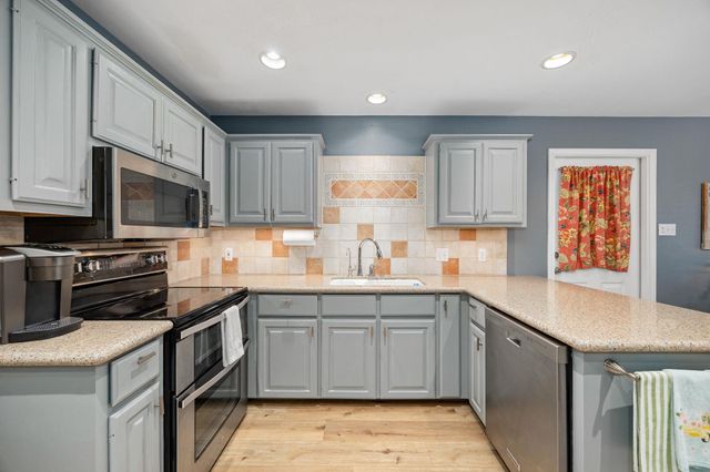 20 Westwood DR, Wimberley, TX 78676