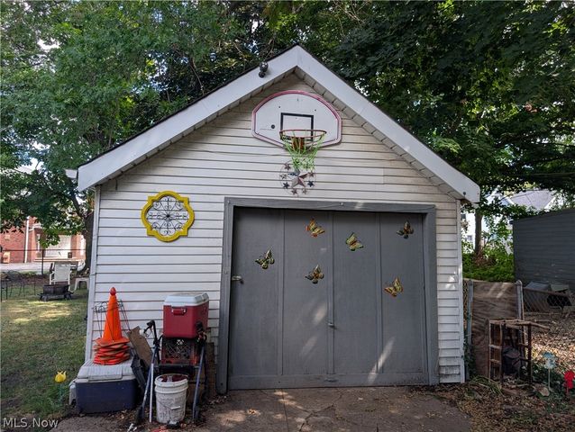 15321 Ridpath Avenue, Cleveland, OH 44110