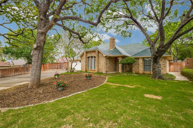 802 Chipwood Court, Euless, TX 76039