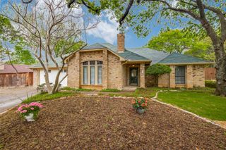 802 Chipwood Court, Euless, TX 76039