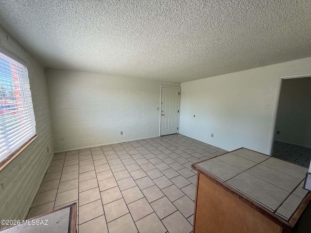 5433 E 30th St Apt E, Tucson, AZ 85711