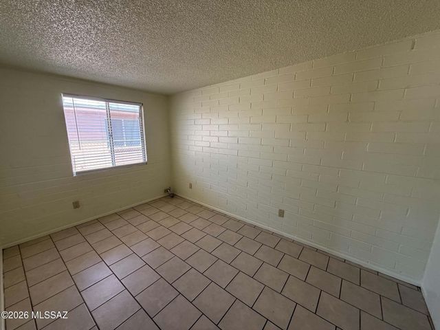 5433 E 30th St Apt E, Tucson, AZ 85711