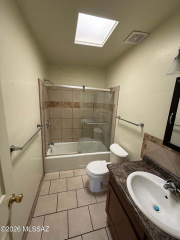 5433 E 30th St Apt E, Tucson, AZ 85711