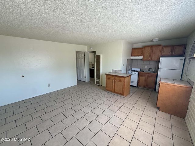 5433 E 30th St Apt E, Tucson, AZ 85711