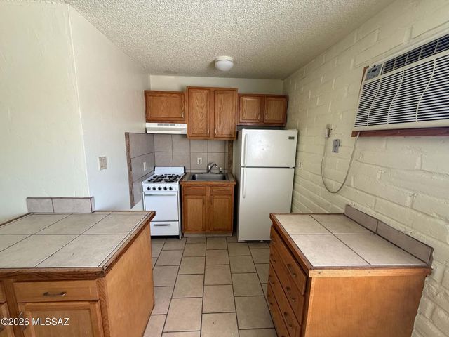 5433 E 30th St Apt E, Tucson, AZ 85711