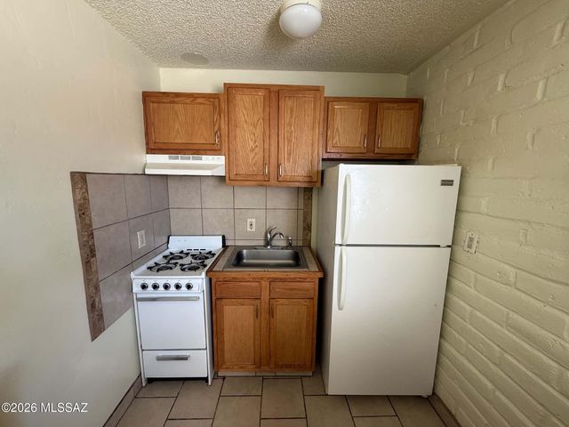 5433 E 30th St Apt E, Tucson, AZ 85711