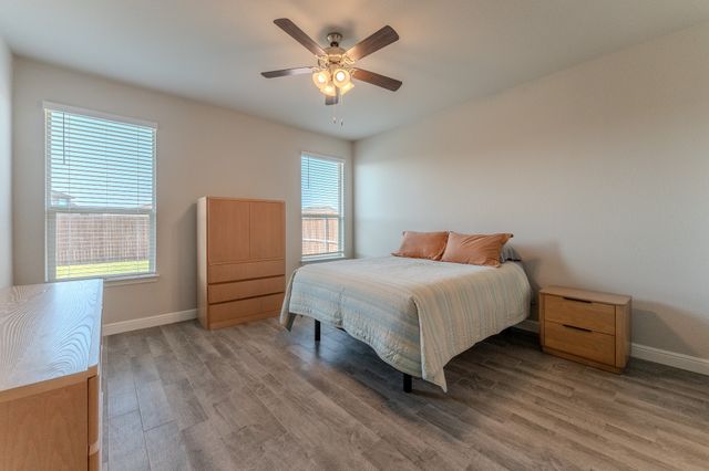 521 Dunmore Drive, Fort Worth, TX 76052