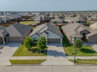 521 Dunmore Drive, Fort Worth, TX 76052