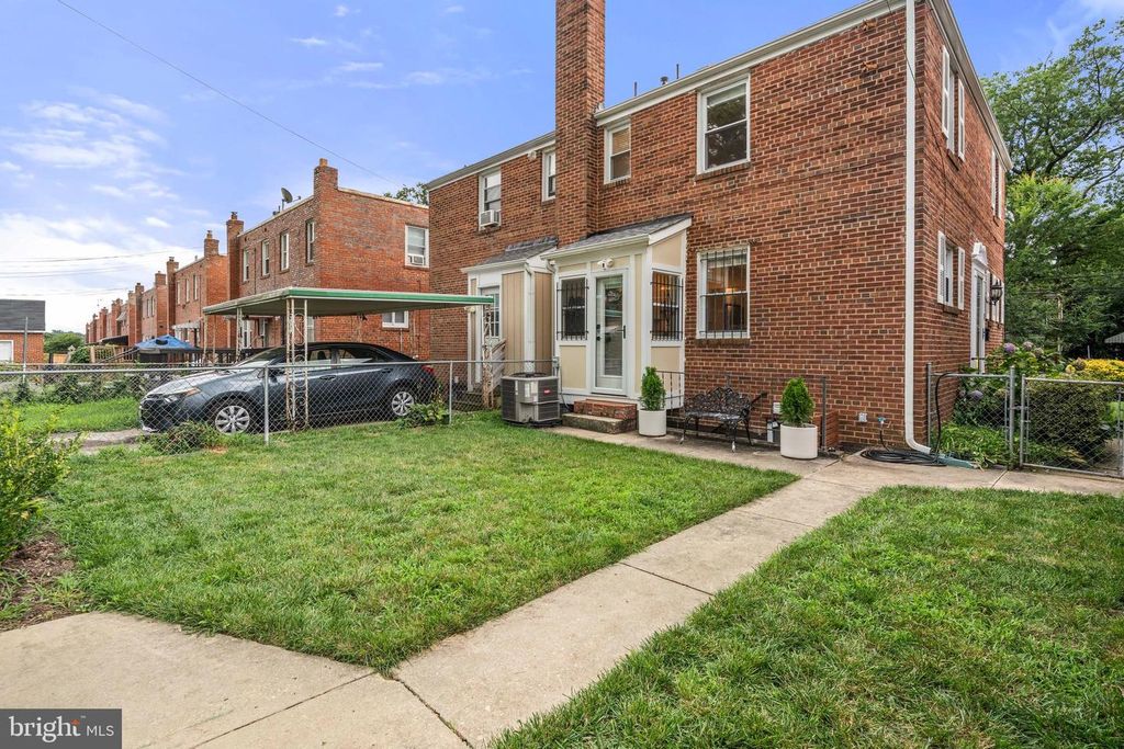 3918 S ST SE, Washington, DC 20020