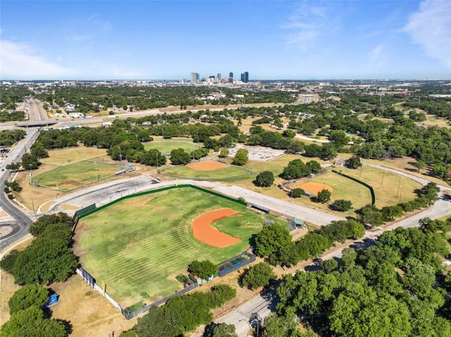 2540 Avenue H, Fort Worth, TX 76105