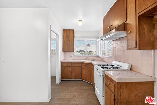 304 E 95th Street 6, Los Angeles, CA 90003