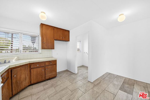 304 E 95th Street 6, Los Angeles, CA 90003
