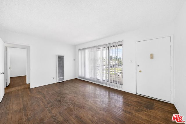 304 E 95th Street 6, Los Angeles, CA 90003
