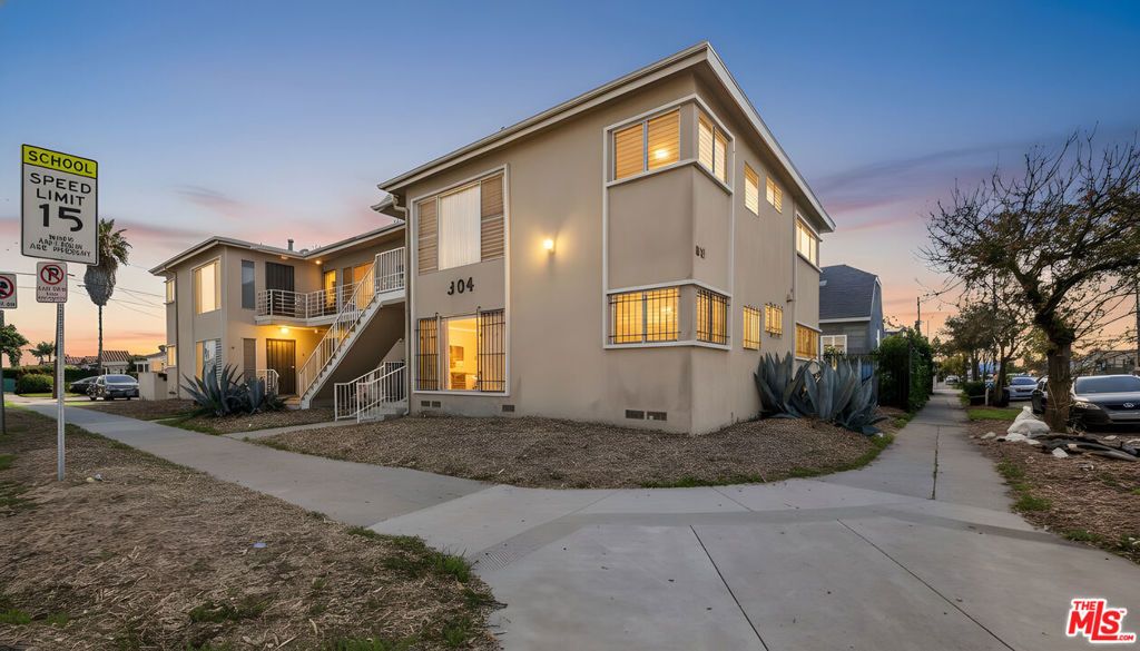 304 E 95th Street 6, Los Angeles, CA 90003
