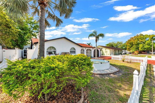 9043 HICKORY CIRCLE, Tampa, FL 33615