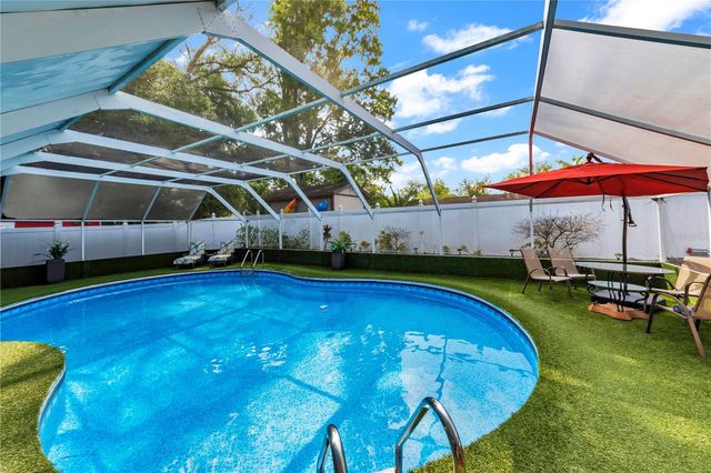 9043 HICKORY CIRCLE, Tampa, FL 33615