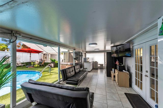 9043 HICKORY CIRCLE, Tampa, FL 33615