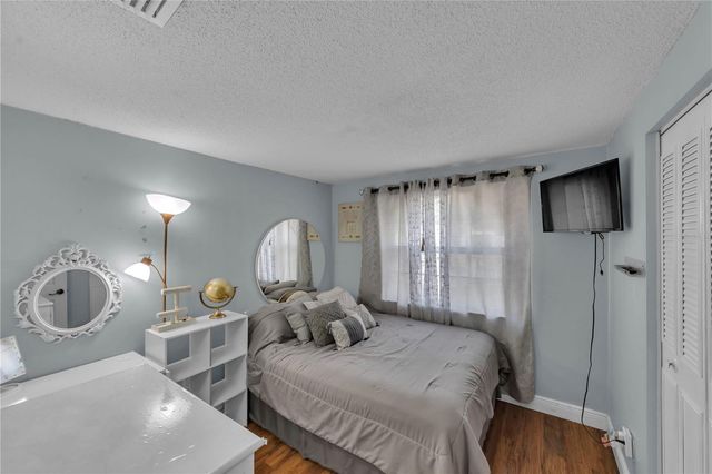 9043 HICKORY CIRCLE, Tampa, FL 33615