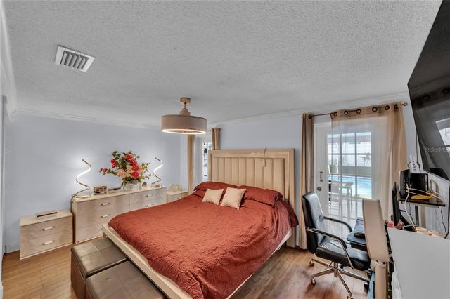 9043 HICKORY CIRCLE, Tampa, FL 33615