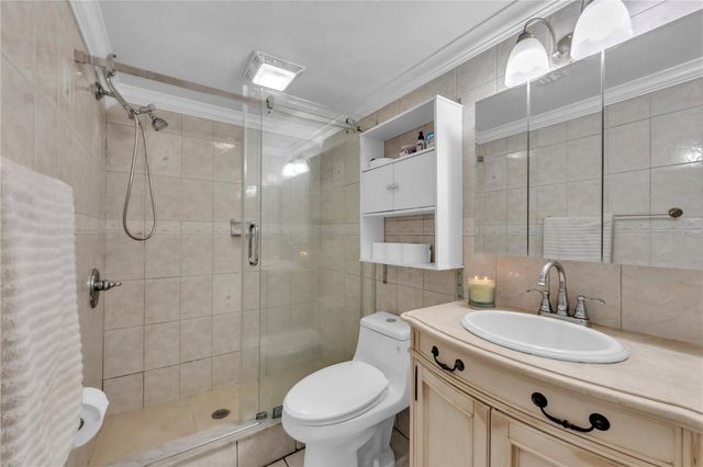 9043 HICKORY CIRCLE, Tampa, FL 33615