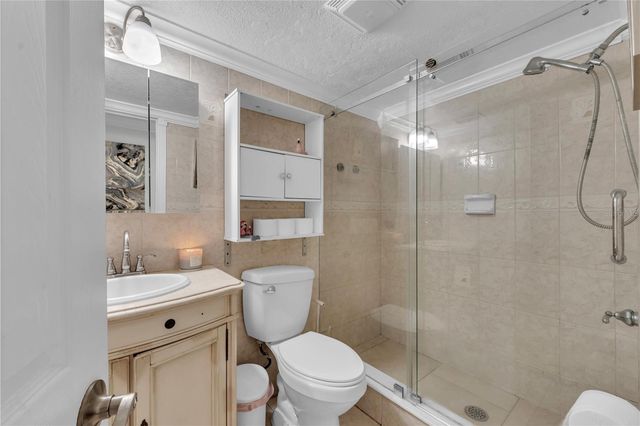 9043 HICKORY CIRCLE, Tampa, FL 33615