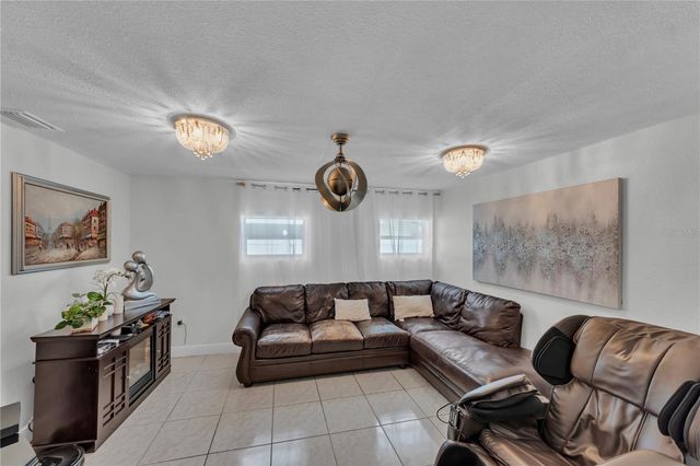 9043 HICKORY CIRCLE, Tampa, FL 33615