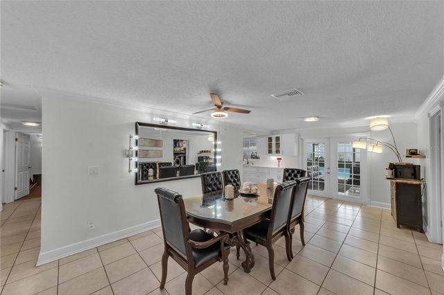 9043 HICKORY CIRCLE, Tampa, FL 33615