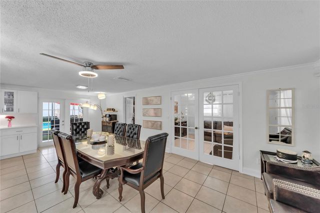 9043 HICKORY CIRCLE, Tampa, FL 33615