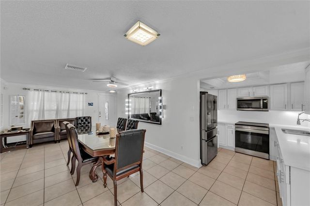 9043 HICKORY CIRCLE, Tampa, FL 33615