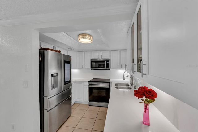 9043 HICKORY CIRCLE, Tampa, FL 33615