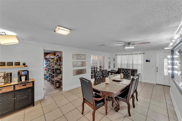 9043 HICKORY CIRCLE, Tampa, FL 33615