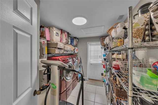 9043 HICKORY CIRCLE, Tampa, FL 33615