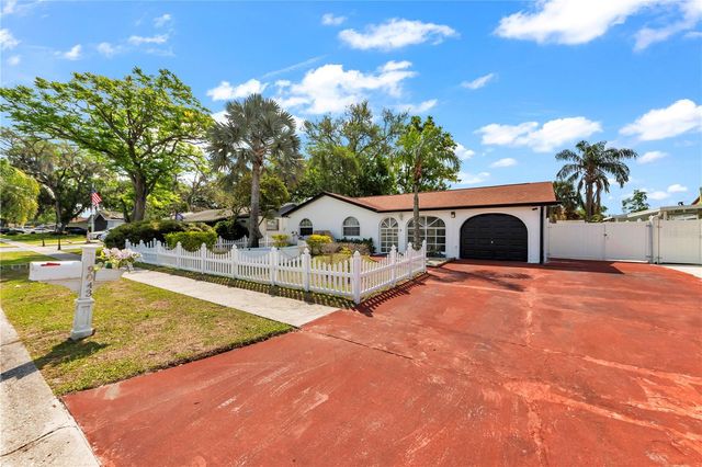 9043 HICKORY CIRCLE, Tampa, FL 33615