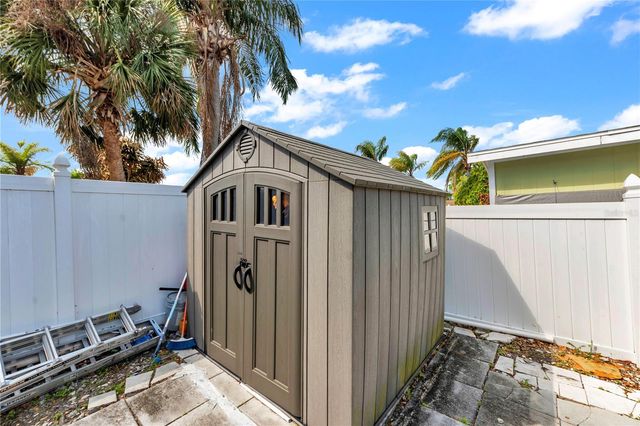 9043 HICKORY CIRCLE, Tampa, FL 33615